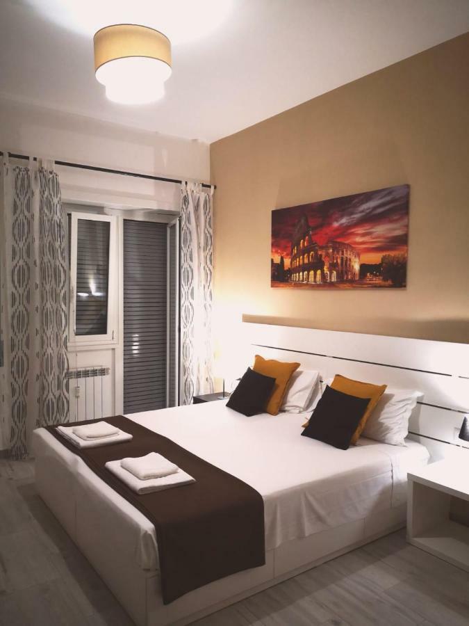 Hotel The Royals Roma Habitación foto